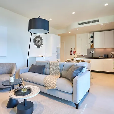 Apartment High-rise Elegance 18th Floor With Stunning Sea Views