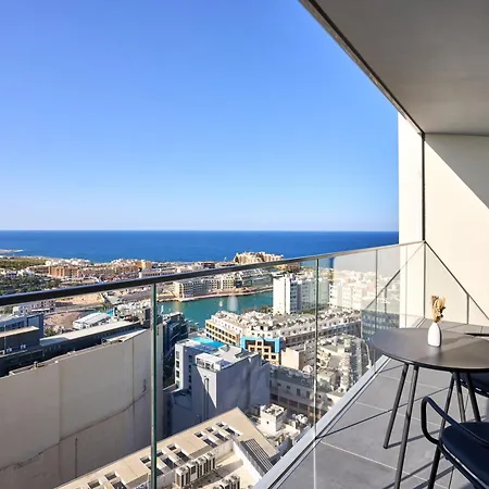 Apartment High-rise Elegance 18th Floor With Stunning Sea Views