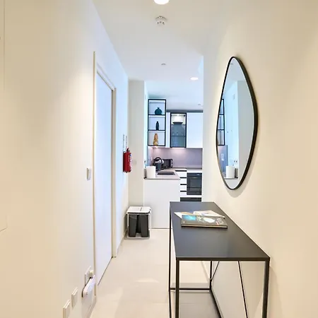 아파트 High-rise Elegance With Sea Views