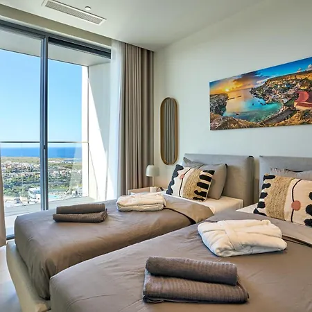 Apartment High-rise Elegance 18th Floor With Stunning Sea Views