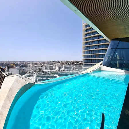 公寓 High-rise Elegance With Sea Views *